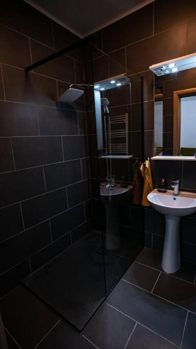 Sunrise Apartment Орадя Экстерьер фото