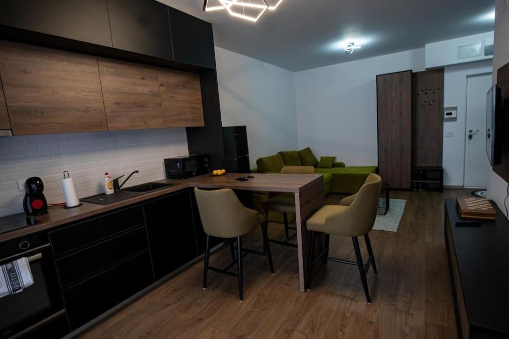 Sunrise Apartment Орадя Экстерьер фото